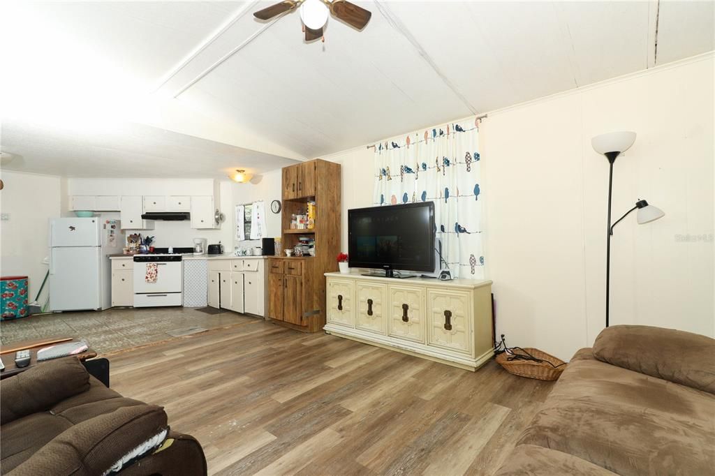 For Sale: $80,000 (2 beds, 2 baths, 1014 Square Feet)