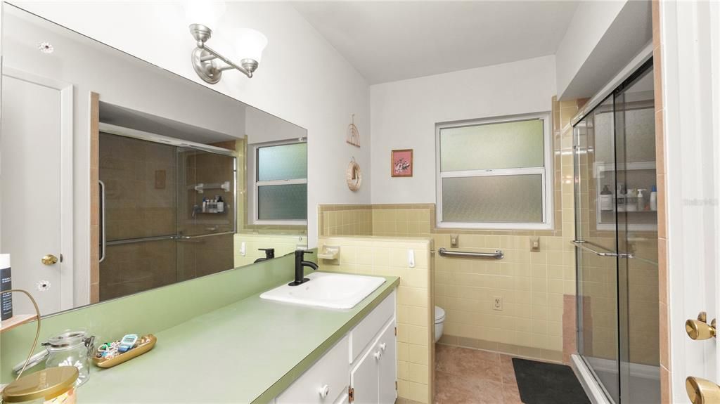 Active With Contract: $259,000 (2 beds, 1 baths, 1427 Square Feet)