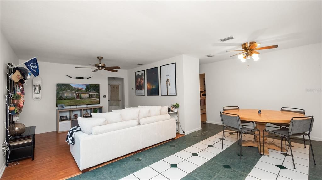 Active With Contract: $259,000 (2 beds, 1 baths, 1427 Square Feet)