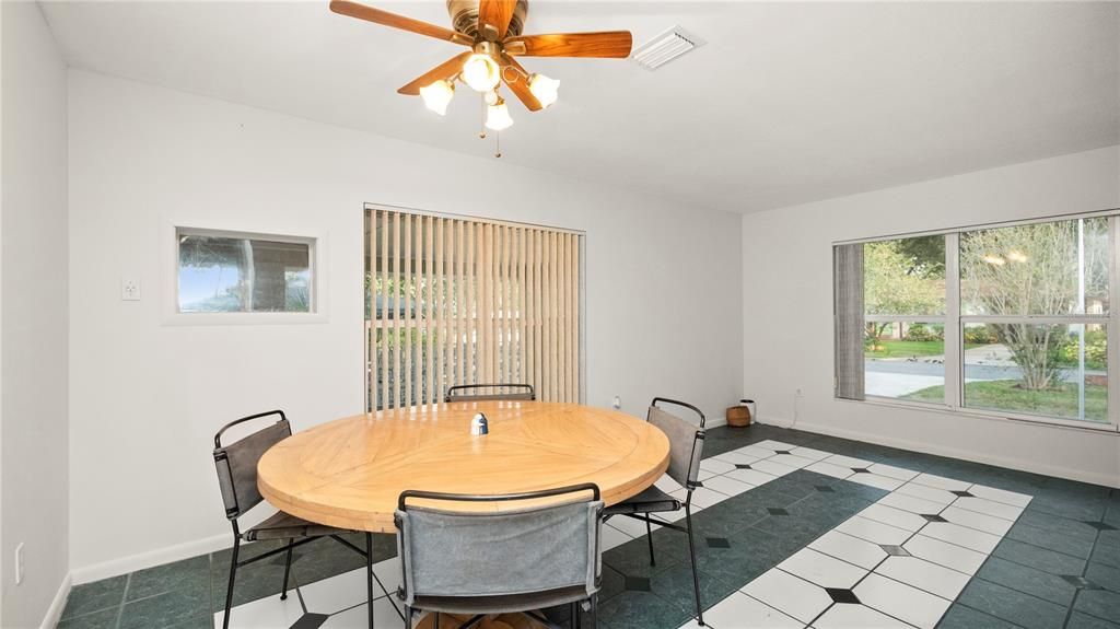 Active With Contract: $259,000 (2 beds, 1 baths, 1427 Square Feet)