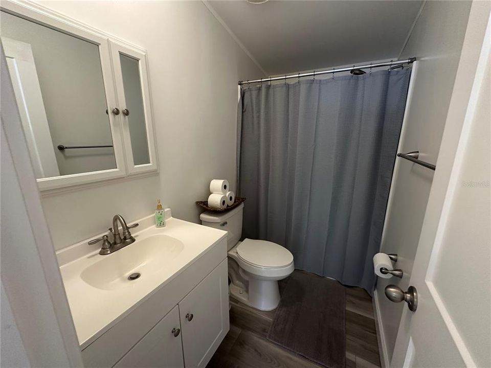 For Sale: $185,000 (2 beds, 2 baths, 880 Square Feet)