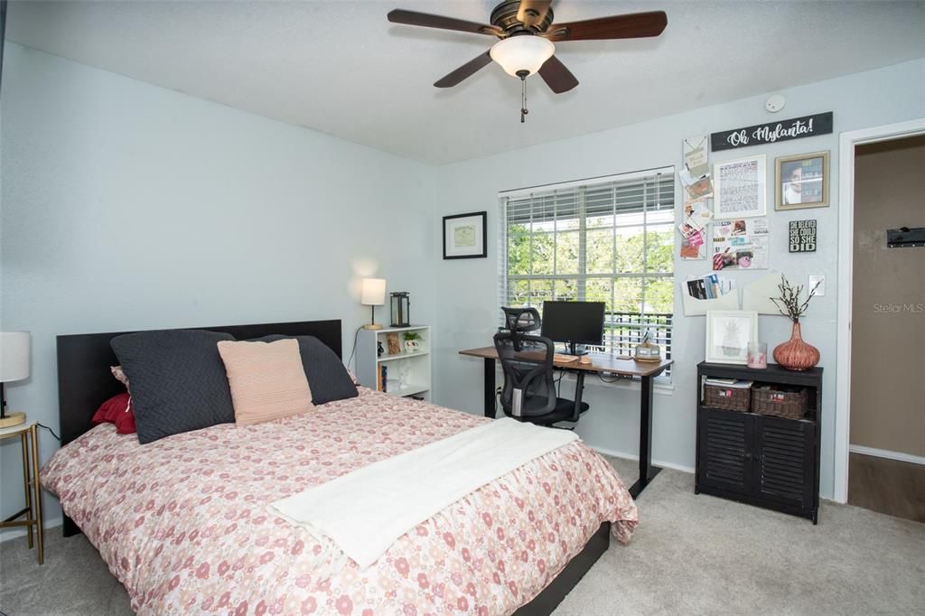 For Sale: $239,900 (2 beds, 2 baths, 940 Square Feet)