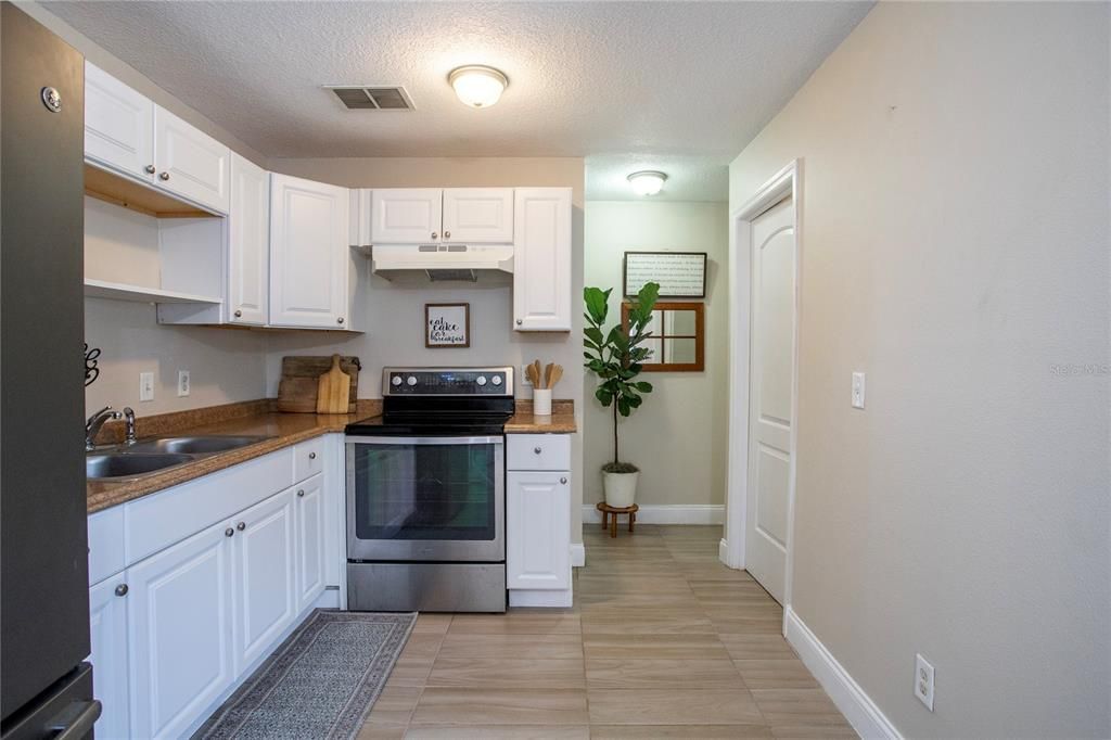 For Sale: $220,000 (2 beds, 1 baths, 553 Square Feet)