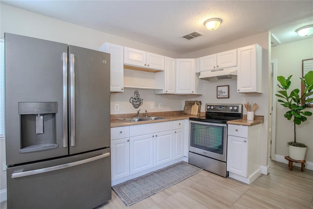 For Sale: $220,000 (2 beds, 1 baths, 553 Square Feet)