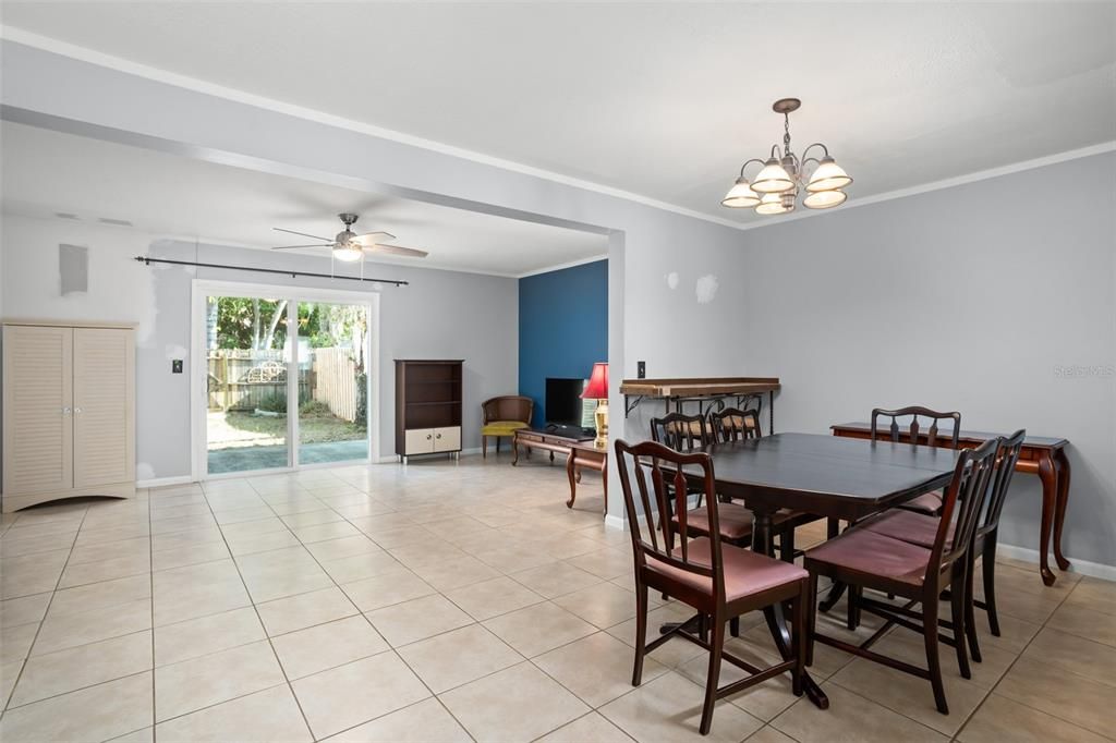 Active With Contract: $285,000 (3 beds, 2 baths, 1344 Square Feet)