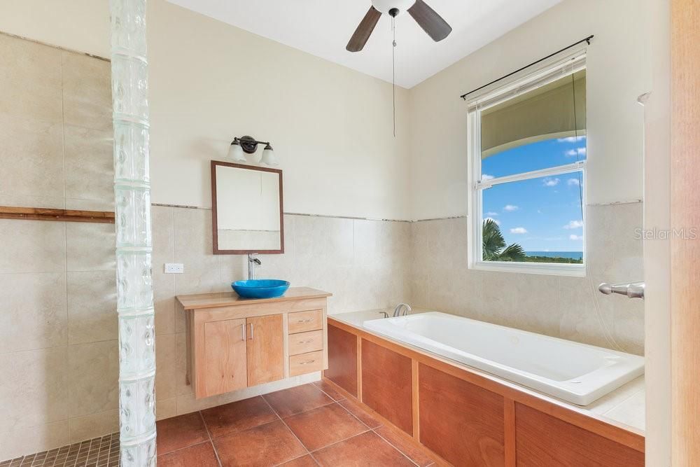 待售: $1,198,000 (4 贝兹, 3 浴室, 3300 平方英尺)