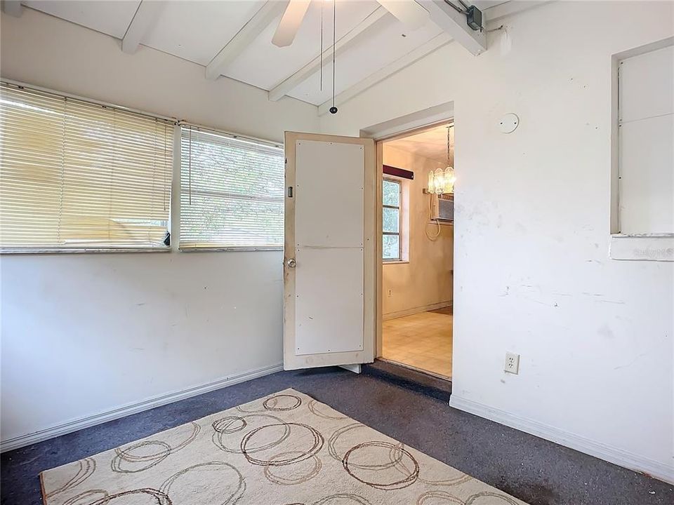 Active With Contract: $150,000 (1 beds, 1 baths, 576 Square Feet)