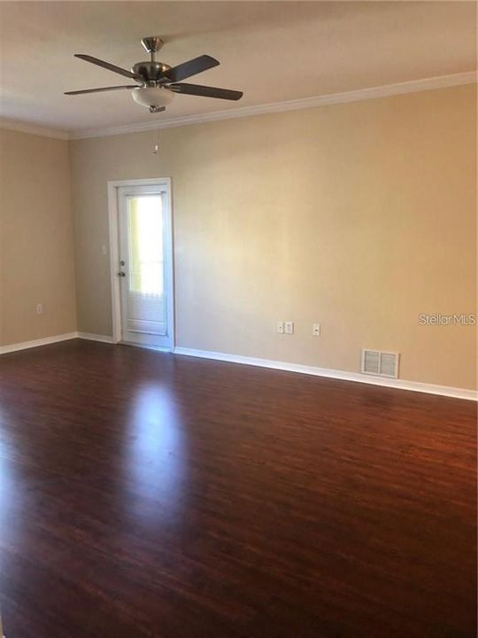 Active With Contract: $1,695 (2 beds, 2 baths, 1045 Square Feet)