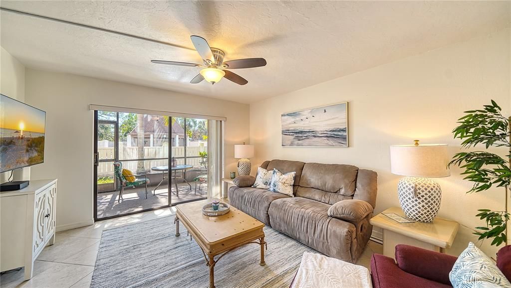 Active With Contract: $269,000 (2 beds, 2 baths, 1065 Square Feet)