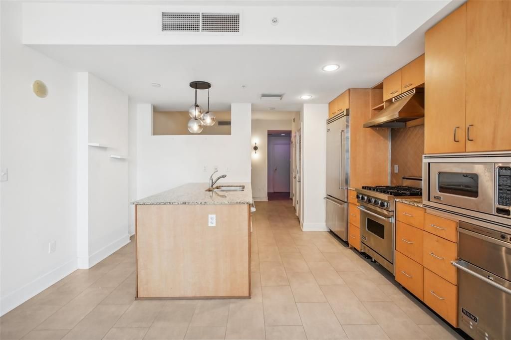 For Sale: $345,000 (1 beds, 1 baths, 620 Square Feet)