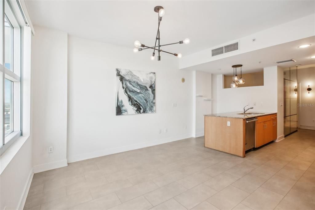 For Sale: $335,000 (1 beds, 1 baths, 620 Square Feet)