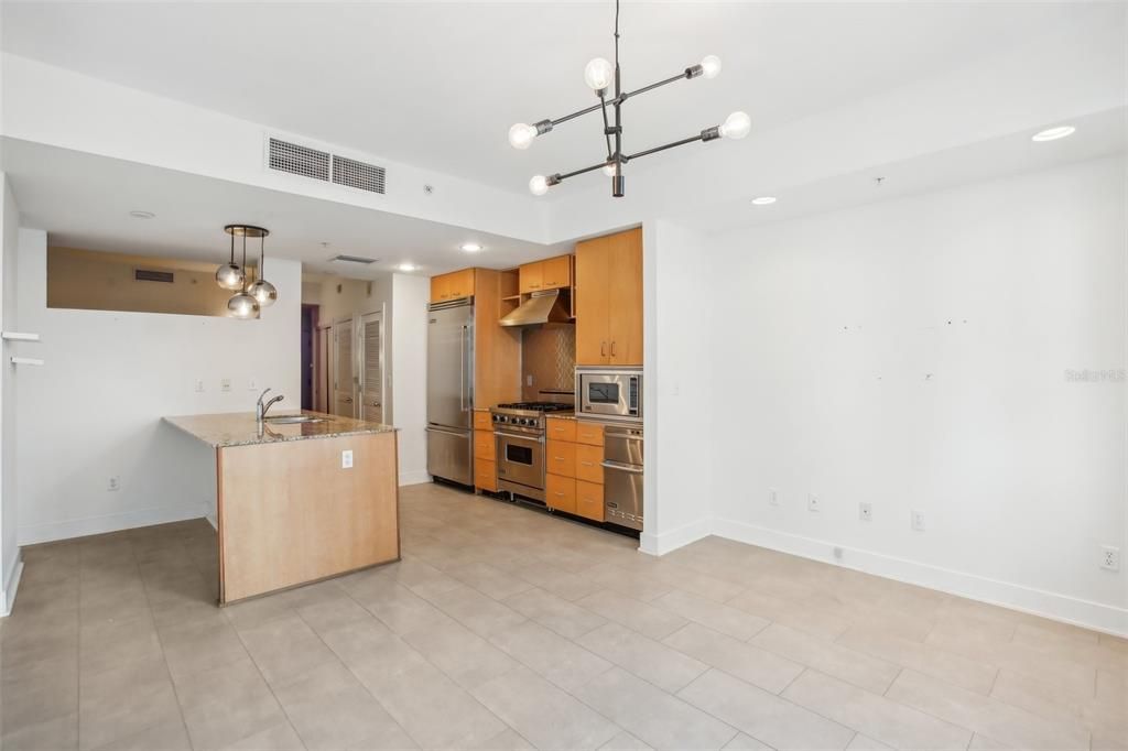 For Sale: $345,000 (1 beds, 1 baths, 620 Square Feet)