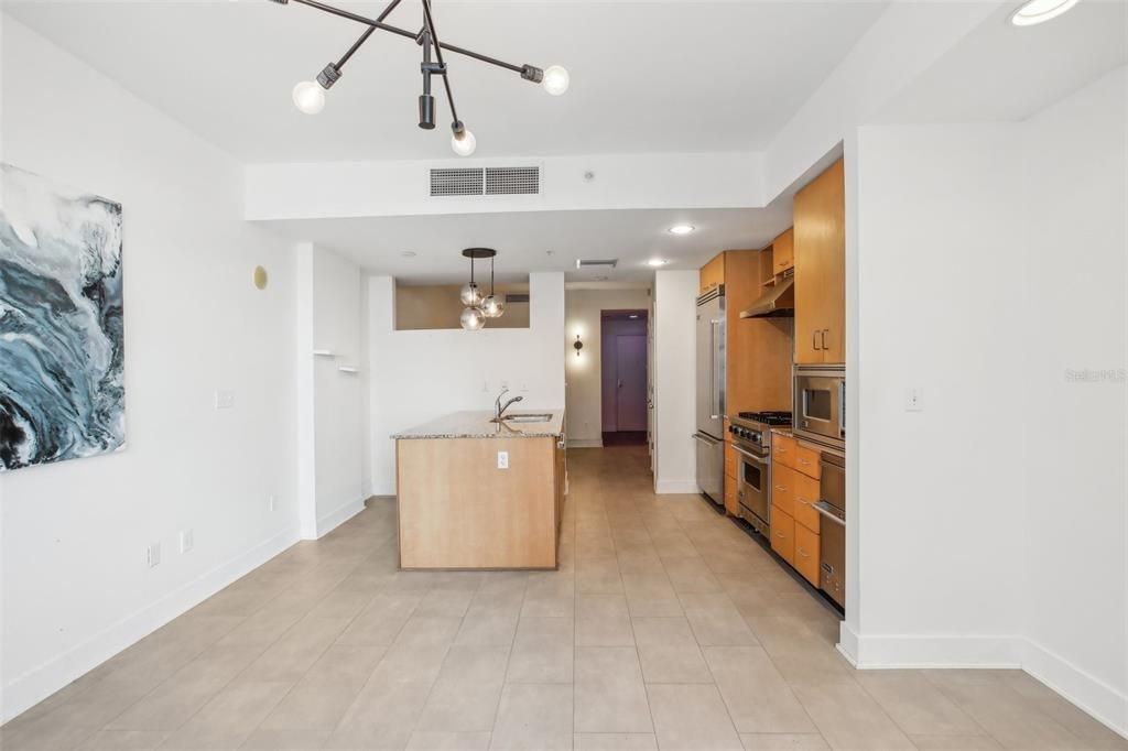 For Sale: $335,000 (1 beds, 1 baths, 620 Square Feet)