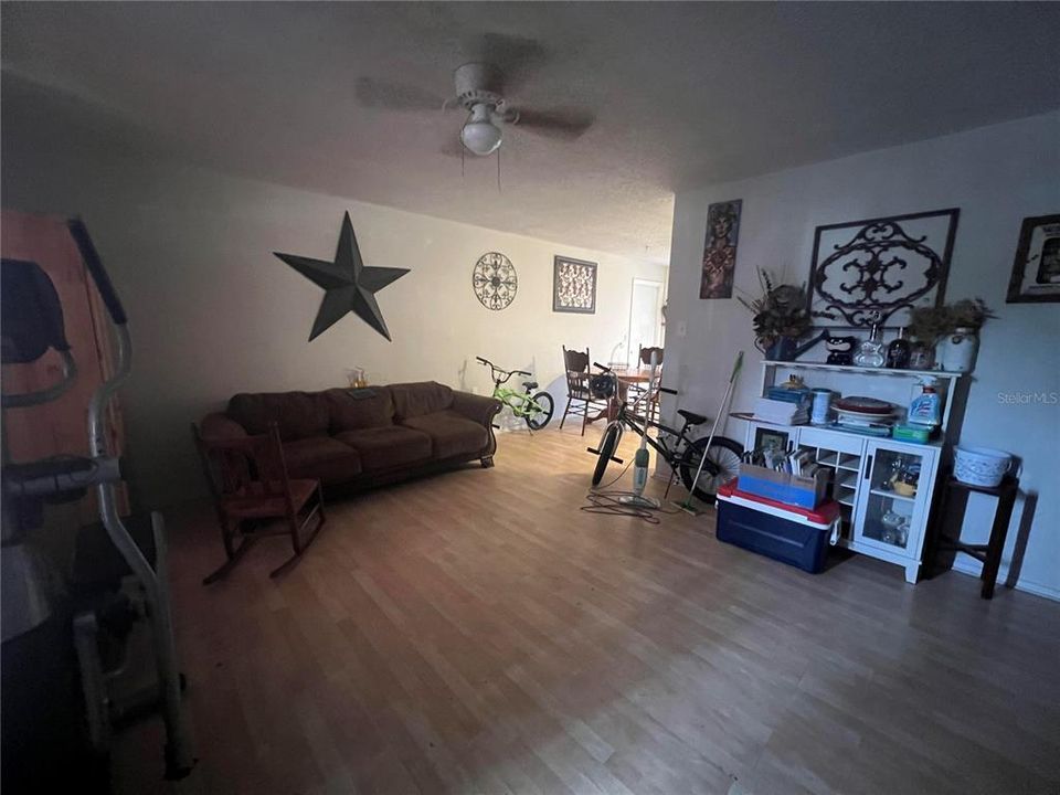 For Sale: $240,000 (2 beds, 2 baths, 969 Square Feet)