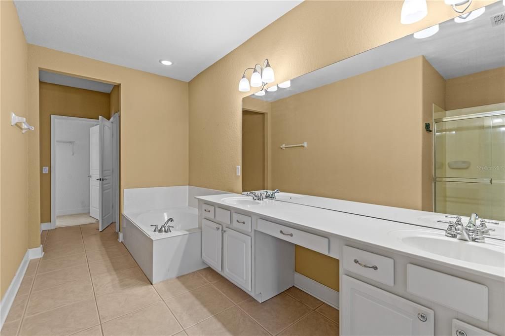 Active With Contract: $2,250 (3 beds, 2 baths, 2059 Square Feet)