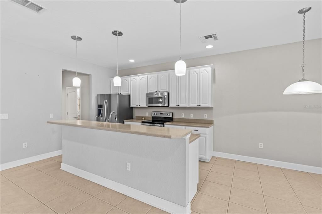 Active With Contract: $2,250 (3 beds, 2 baths, 2059 Square Feet)