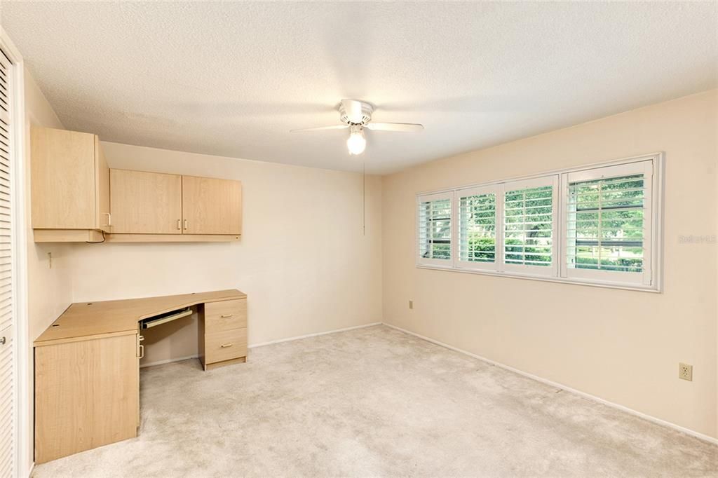 For Sale: $297,000 (2 beds, 1 baths, 1035 Square Feet)