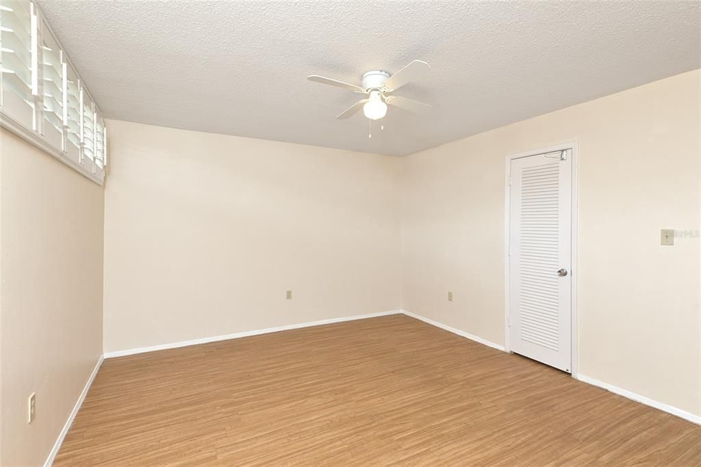 For Sale: $297,000 (2 beds, 1 baths, 1035 Square Feet)