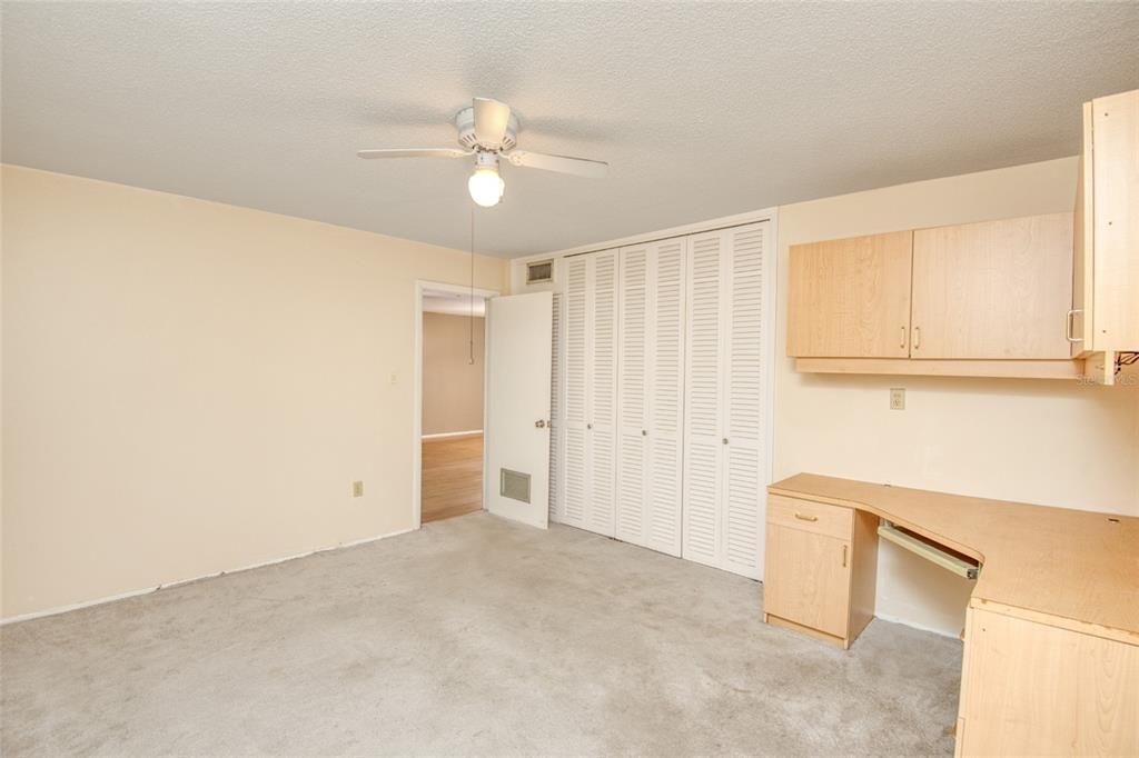 For Sale: $297,000 (2 beds, 1 baths, 1035 Square Feet)
