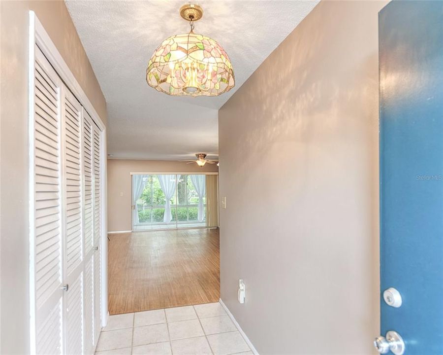 For Sale: $297,000 (2 beds, 1 baths, 1035 Square Feet)