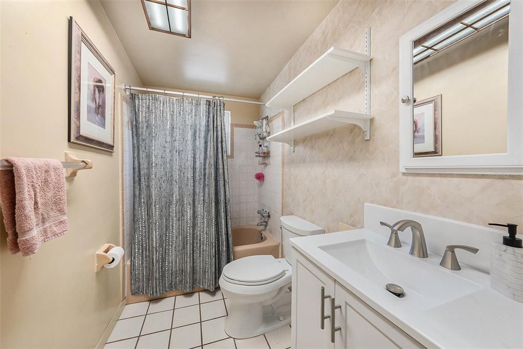 最近售出: $396,900 (3 贝兹, 2 浴室, 1056 平方英尺)