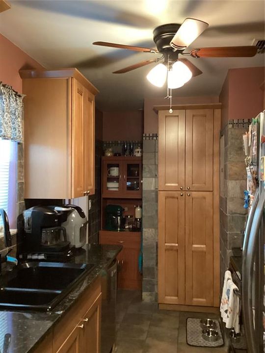 For Sale: $270,000 (2 beds, 1 baths, 851 Square Feet)