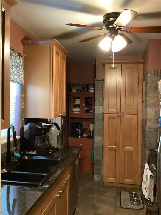 For Sale: $270,000 (2 beds, 1 baths, 851 Square Feet)