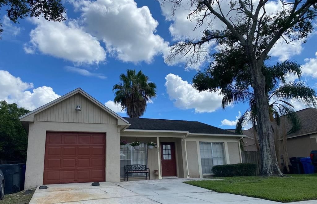 For Rent: $2,095 (3 beds, 2 baths, 1164 Square Feet)