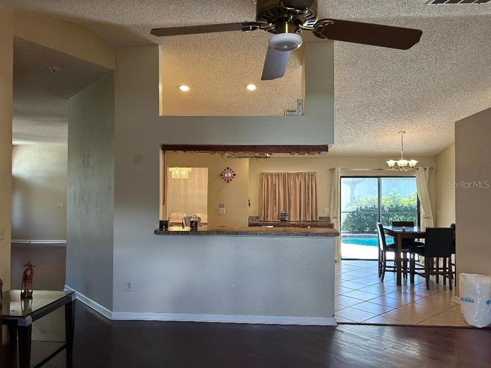 Family rm to kitchen has breakfast bar