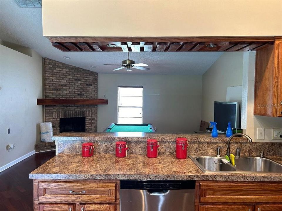 Kitchen opens to family rm, has breakfast bar