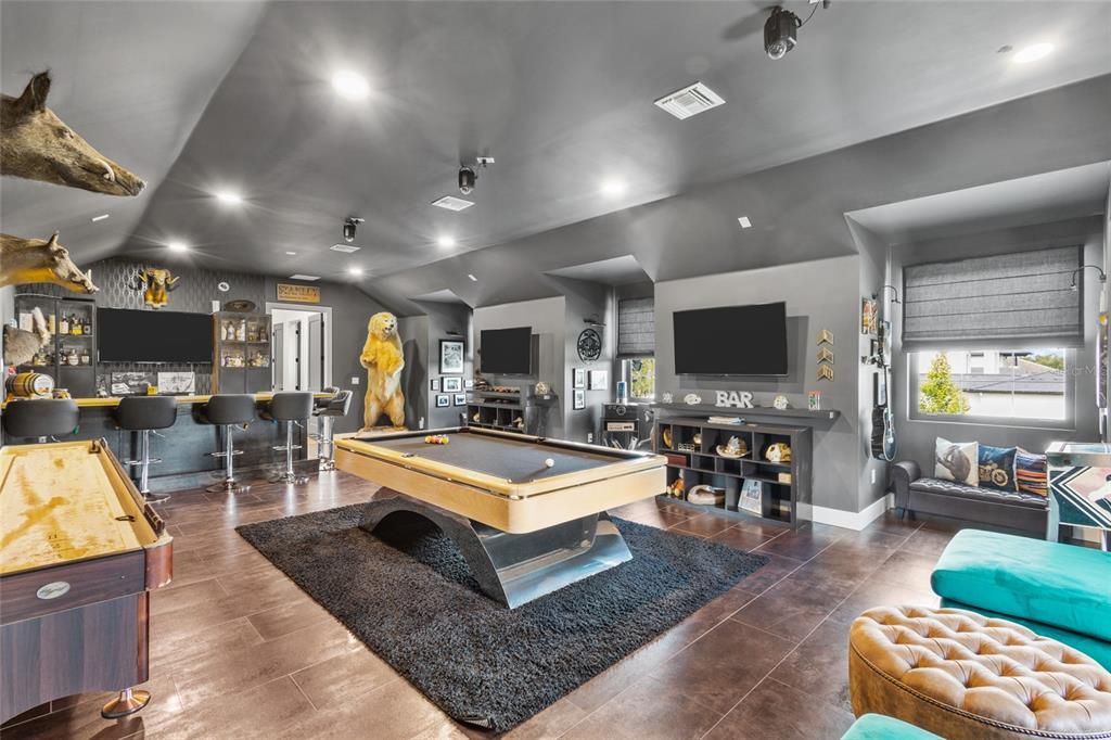 For Sale: $2,850,000 (5 beds, 5 baths, 5673 Square Feet)