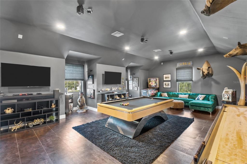 For Sale: $2,850,000 (5 beds, 5 baths, 5673 Square Feet)