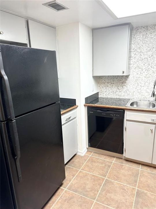 For Rent: $1,550 (2 beds, 1 baths, 826 Square Feet)