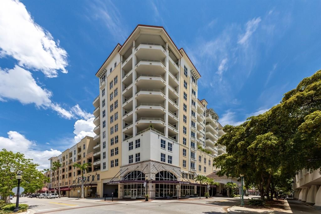 For Sale: $1,585,000 (3 beds, 2 baths, 2273 Square Feet)