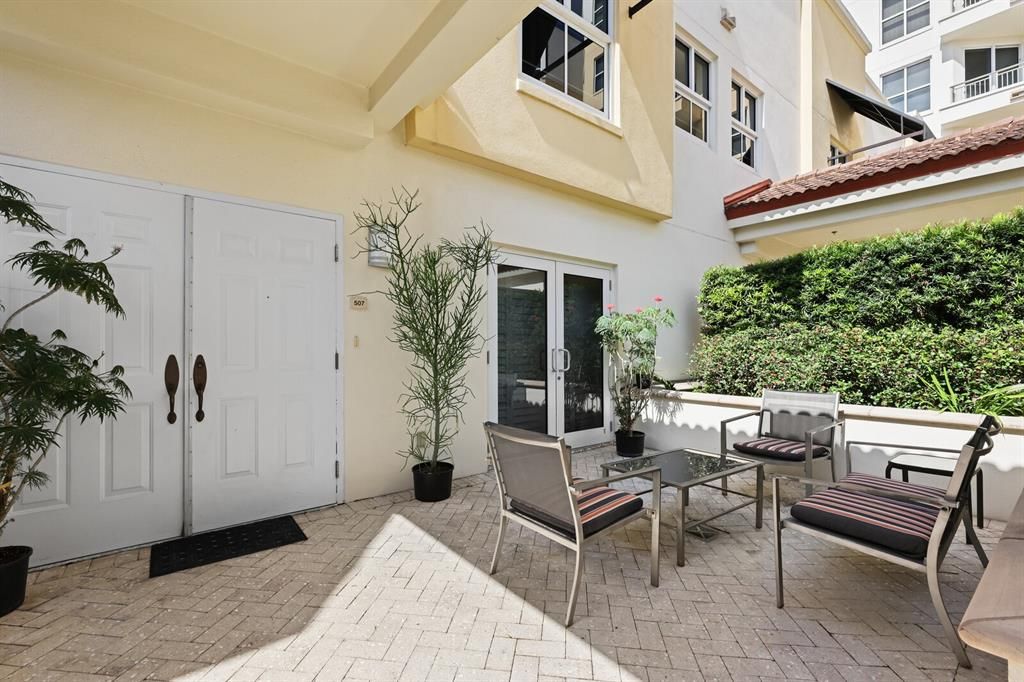 Courtyard with a double door entry to #507