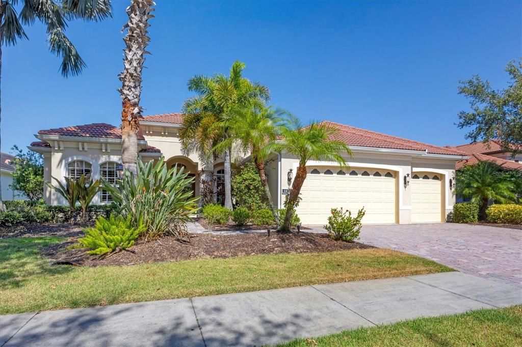 For Sale: $1,090,000 (3 beds, 3 baths, 2806 Square Feet)