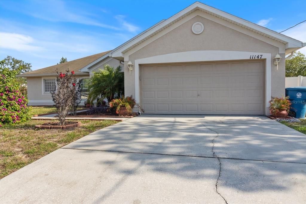 Active With Contract: $349,900 (3 beds, 2 baths, 2035 Square Feet)