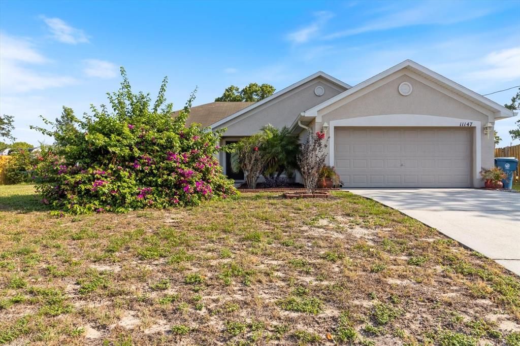 Active With Contract: $349,900 (3 beds, 2 baths, 2035 Square Feet)