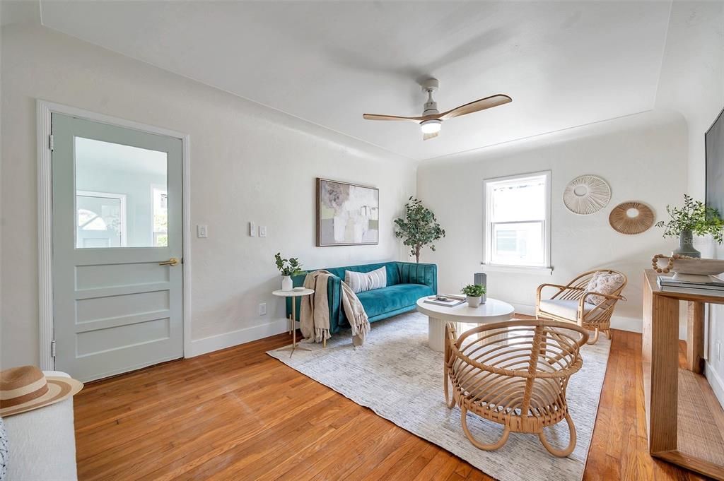 Active With Contract: $435,000 (3 beds, 2 baths, 1065 Square Feet)