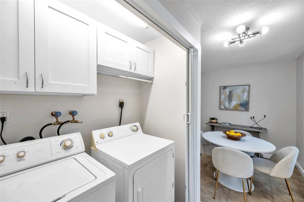 Active With Contract: $295,000 (2 beds, 1 baths, 938 Square Feet)