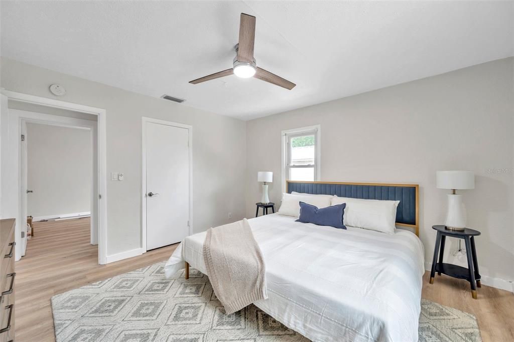 Active With Contract: $295,000 (2 beds, 1 baths, 938 Square Feet)