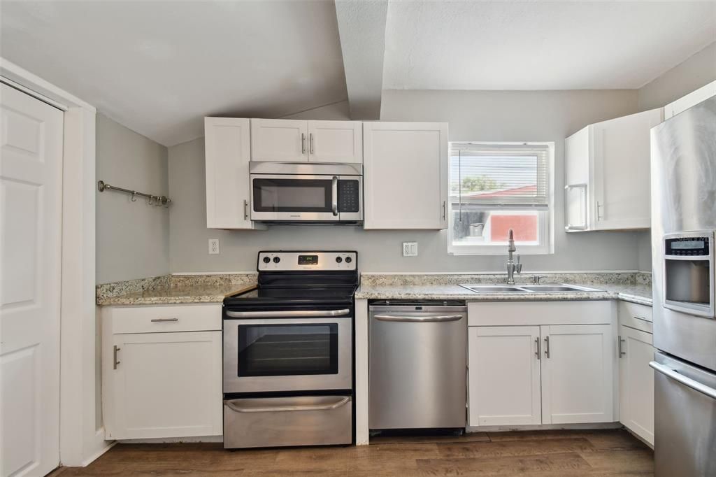 For Rent: $2,350 (3 beds, 2 baths, 1073 Square Feet)