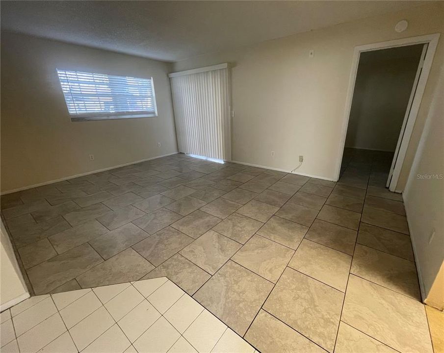 For Rent: $1,250 (2 beds, 2 baths, 837 Square Feet)