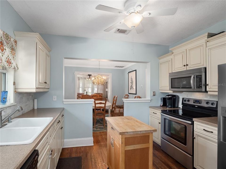 For Sale: $340,000 (3 beds, 1 baths, 1076 Square Feet)