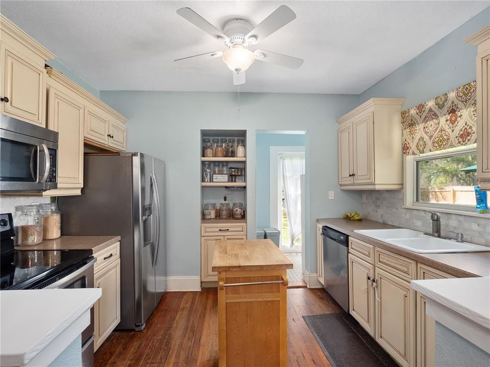 For Sale: $340,000 (3 beds, 1 baths, 1076 Square Feet)