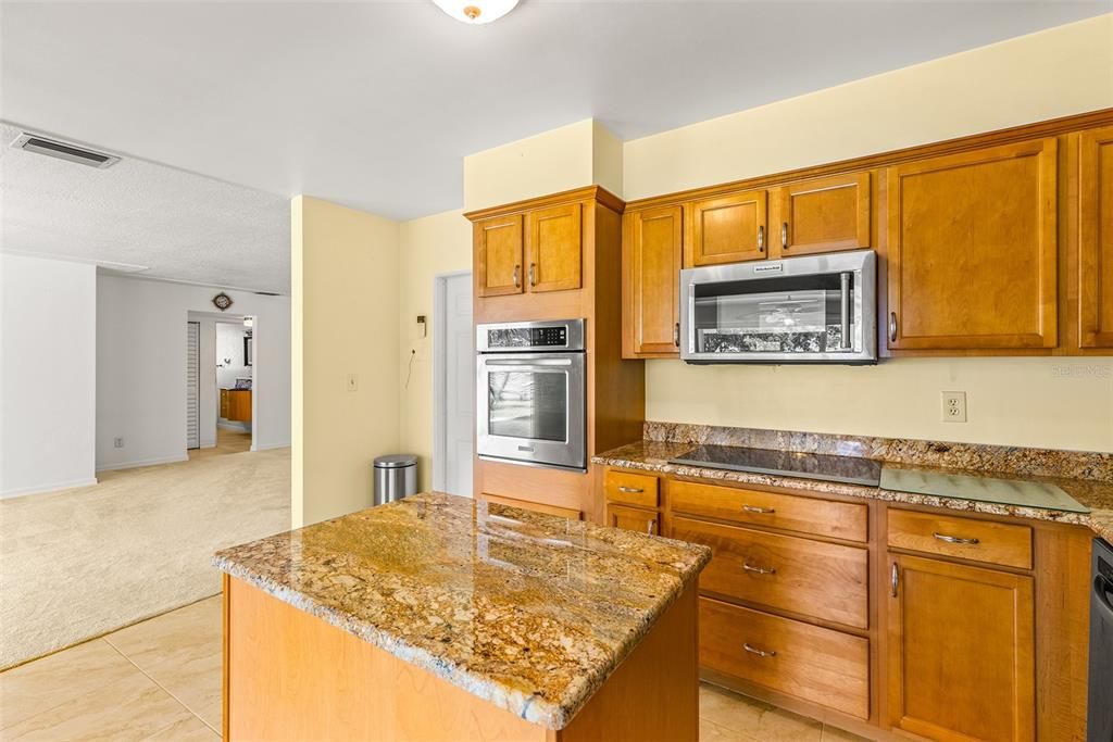 For Sale: $575,000 (2 beds, 1 baths, 1511 Square Feet)