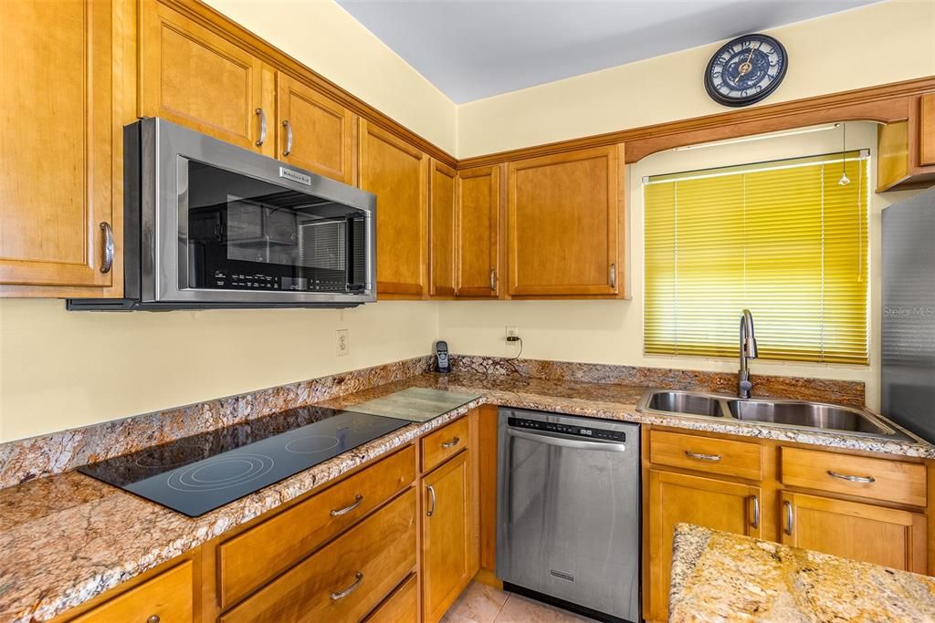 For Sale: $575,000 (2 beds, 1 baths, 1511 Square Feet)