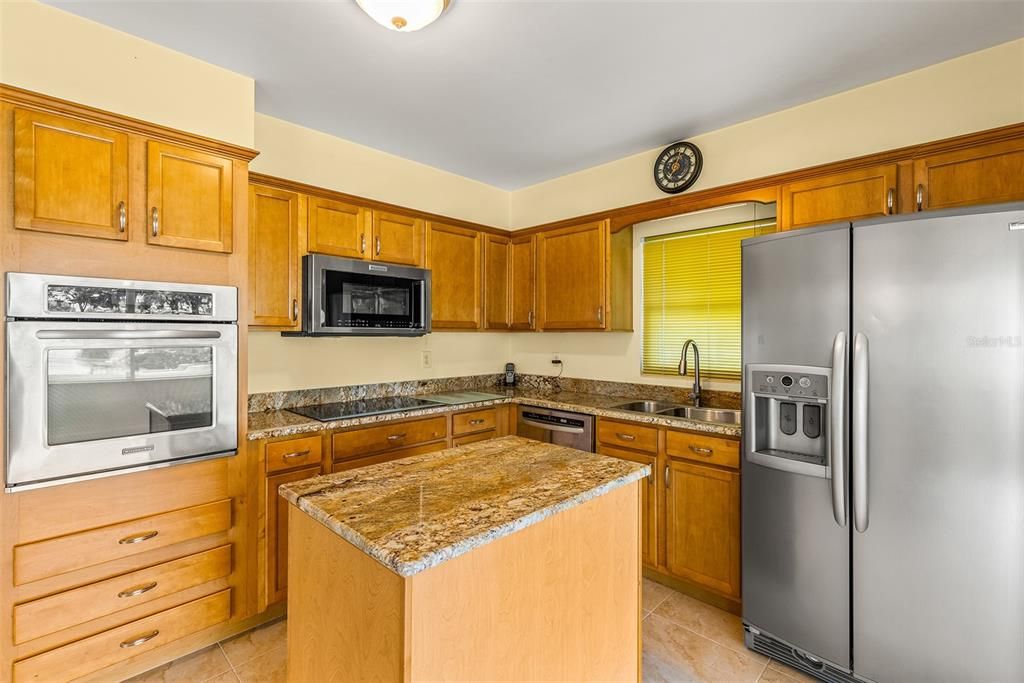 For Sale: $575,000 (2 beds, 1 baths, 1511 Square Feet)