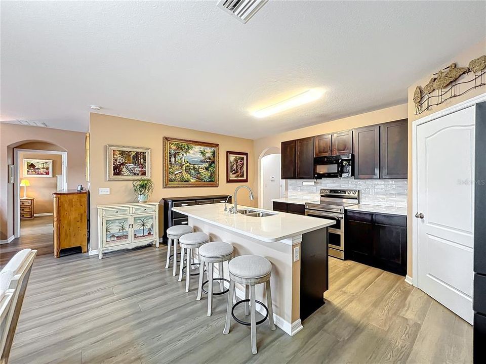 For Sale: $499,000 (4 beds, 2 baths, 1841 Square Feet)