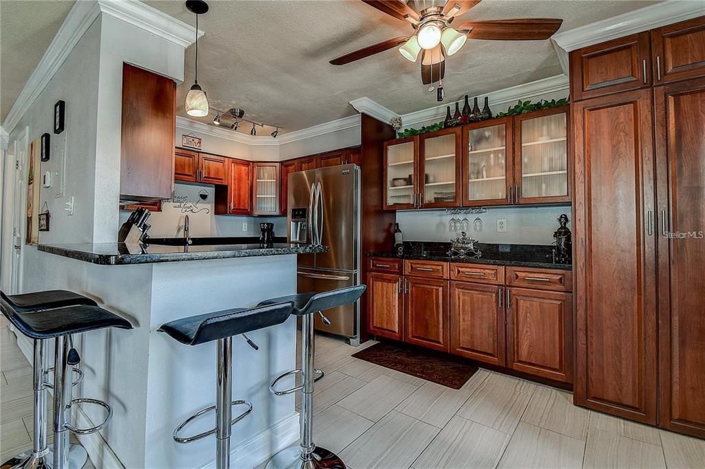 For Sale: $369,000 (2 beds, 1 baths, 774 Square Feet)